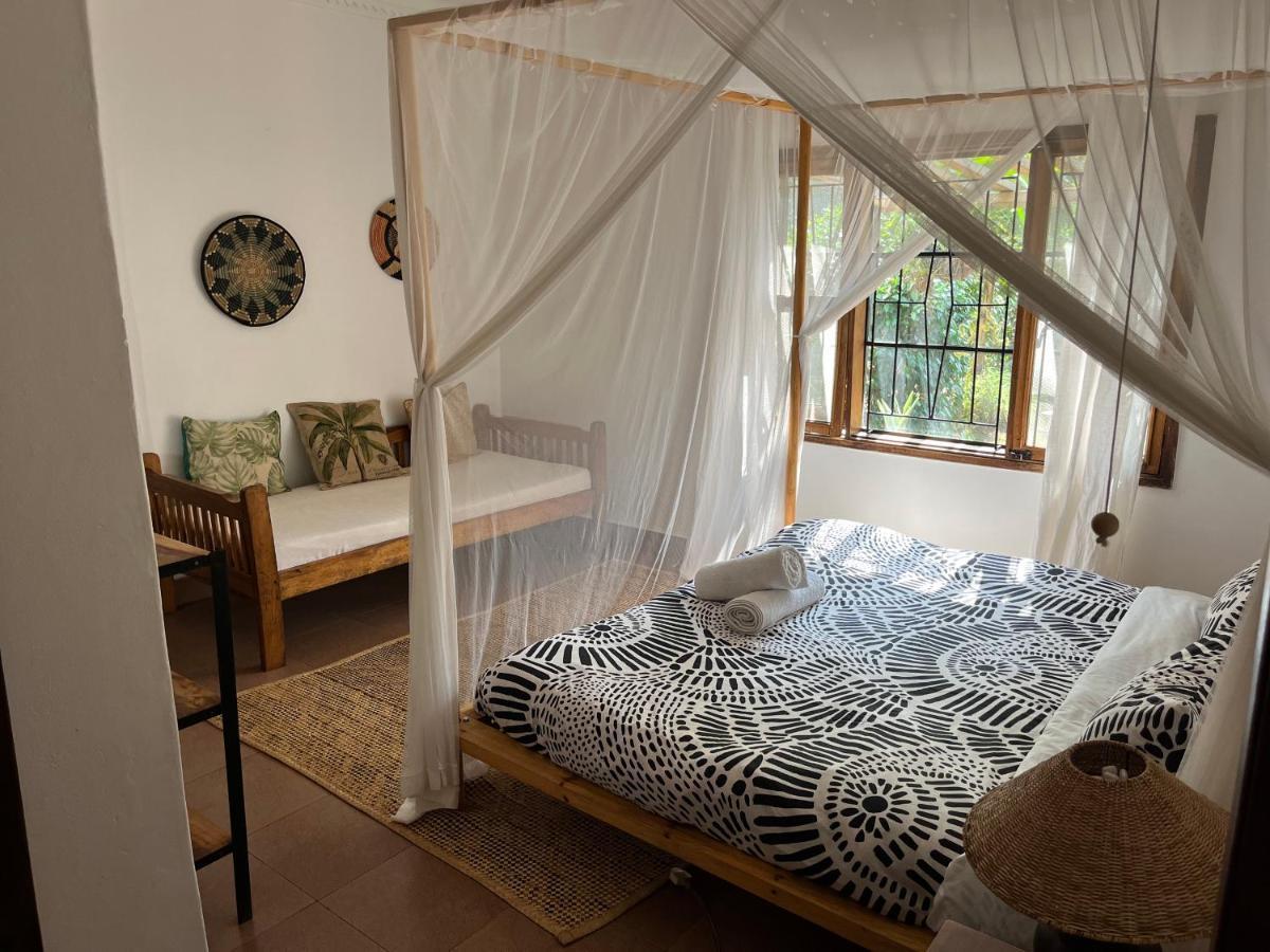 Bed and Breakfast 30 Wilson Джинджа Экстерьер фото