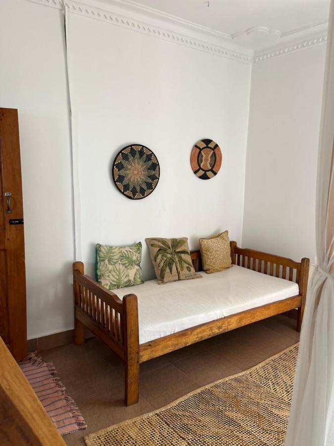 Bed and Breakfast 30 Wilson Джинджа Экстерьер фото
